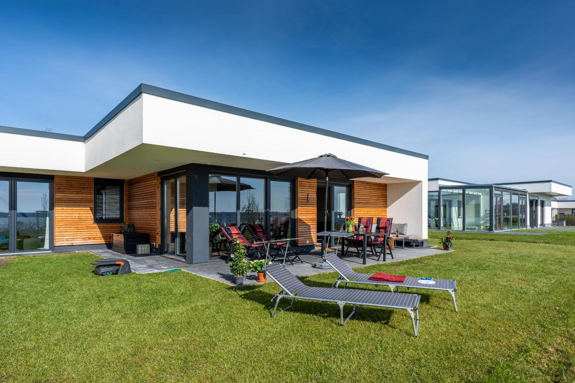 Hangar 19 Luxusbungalow Am See H8 シュヴェリーン エクステリア 写真